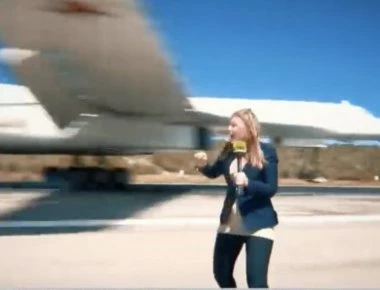Ο ενθουσιασμός της ρεπόρτερ για την άφιξη των Τu-160 παραλίγο να της στοιχίσει τη ζωή (βίντεο)